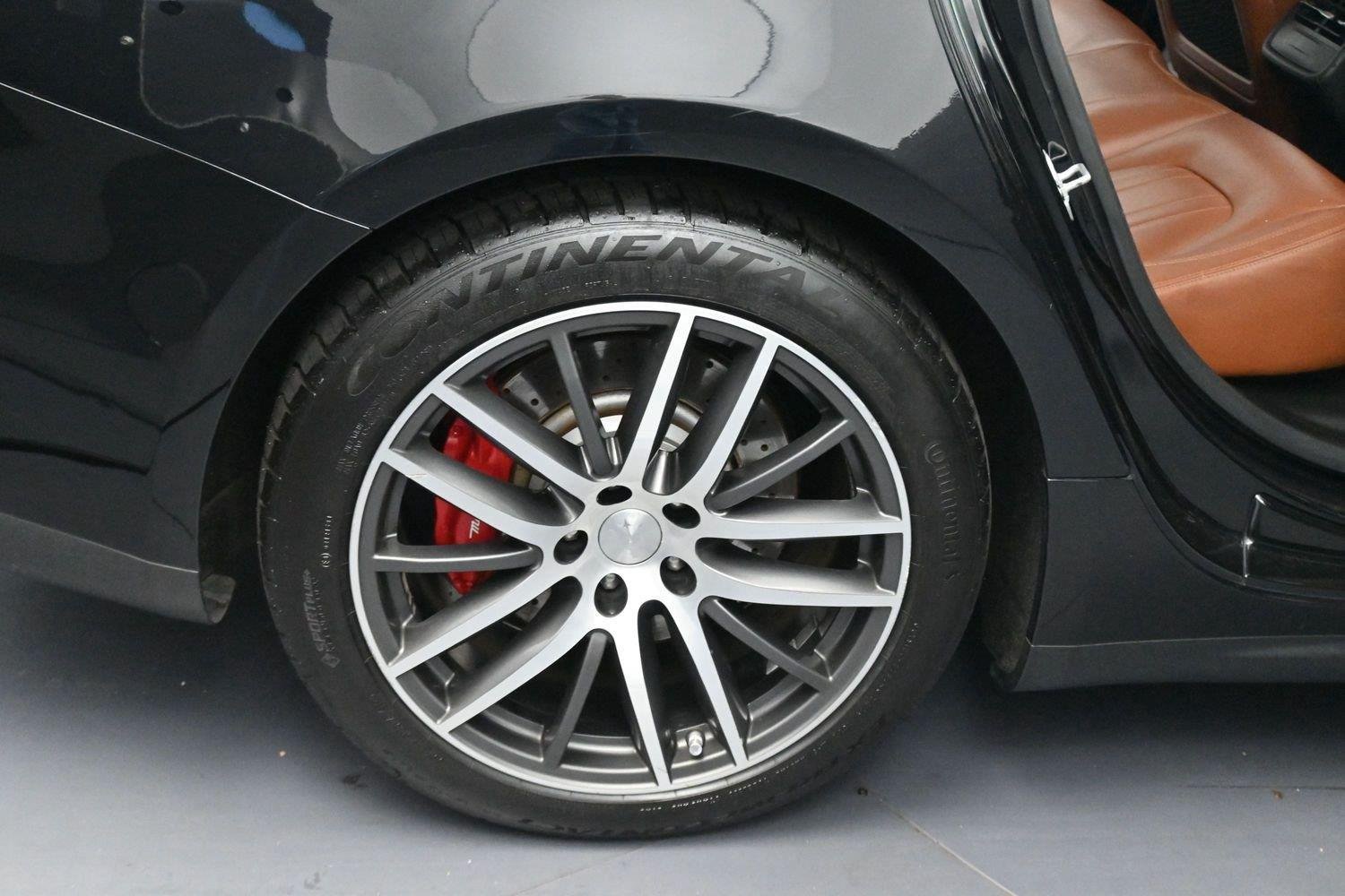 Used 2015 Maserati Ghibli RWD image 33