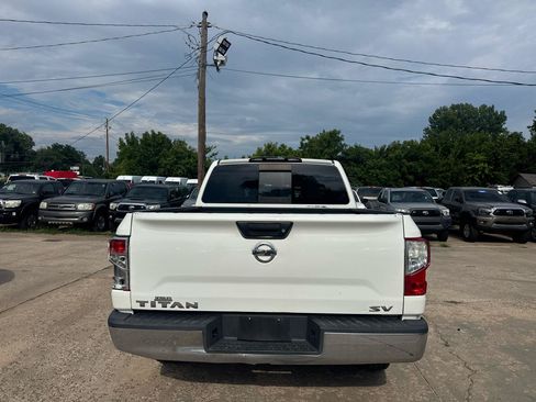 Used 2017 Nissan Titan SV RWD image 7