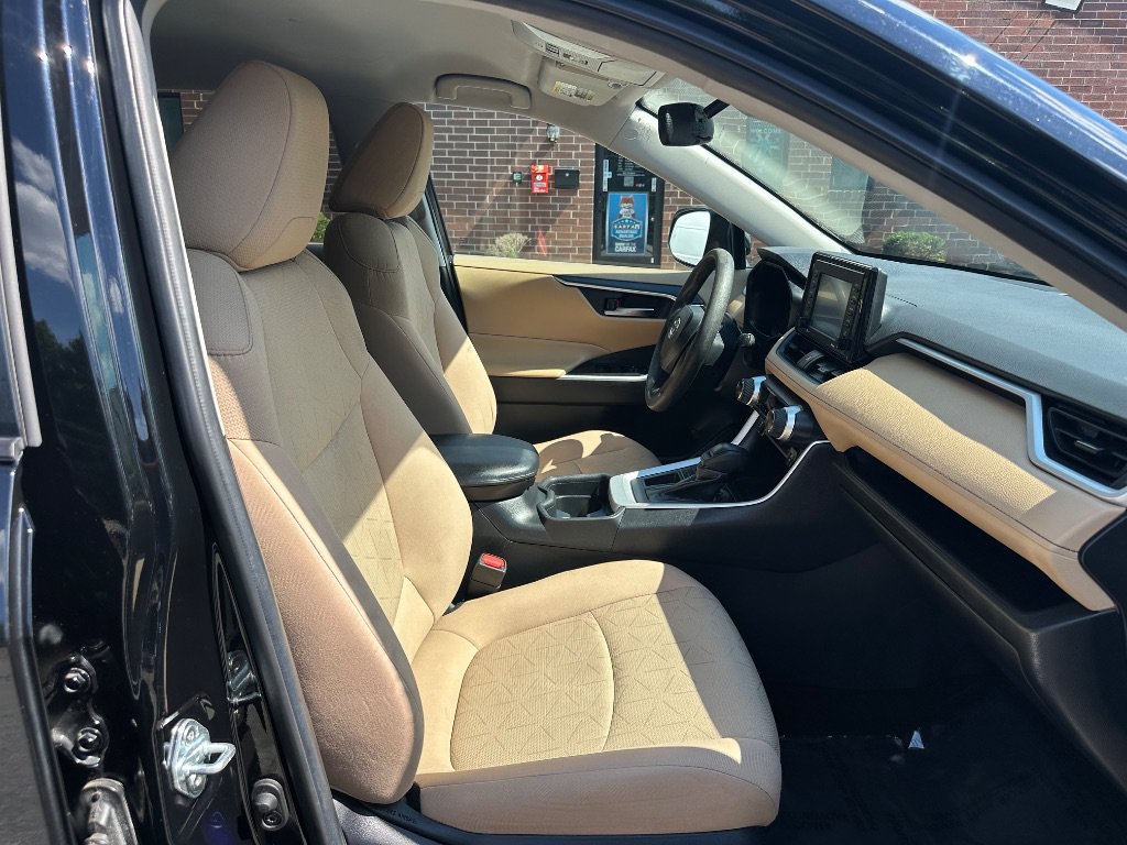Used 2021 Toyota RAV4 XLE FWD image 19