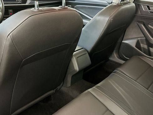 Used 2024 Volkswagen Jetta SE image 28