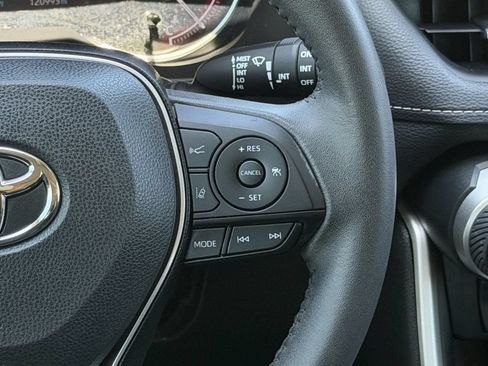 Used 2022 Toyota RAV4 Limited FWD image 16