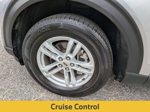 Used 2020 Ford Explorer XLT w/ Equipment Group 202A AWD/4WD image 12