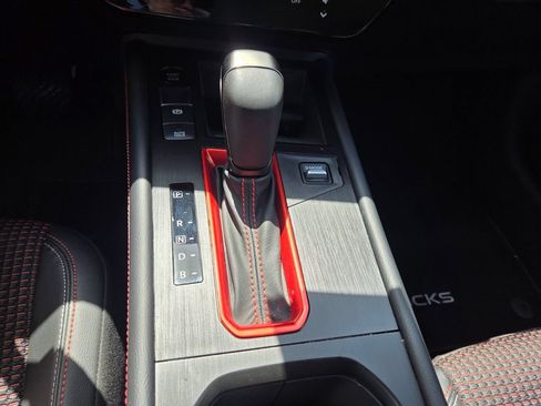 Used 2025 Nissan Kicks SR FWD image 18