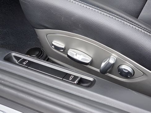 Used 2021 Porsche 718 Boxster image 16