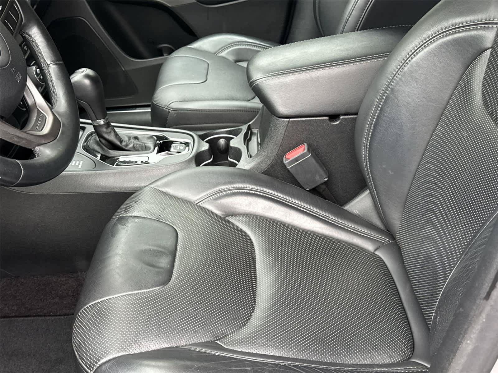 Used 2019 Jeep Cherokee Limited AWD/4WD image 13