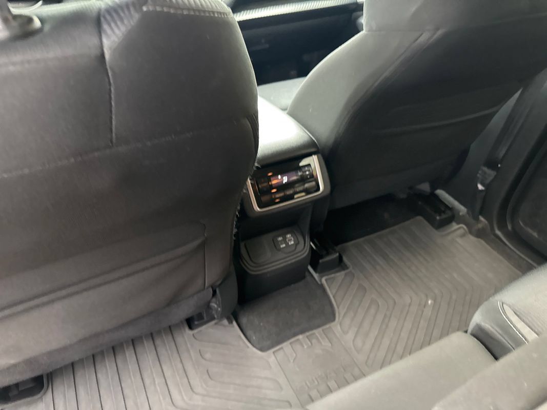 Used 2023 Subaru Ascent Premium w/ Convenience Package AWD/4WD image 24