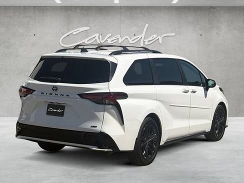 Used 2025 Toyota Sienna XSE FWD image 16