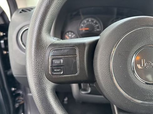 Used 2014 Jeep Patriot Sport image 28