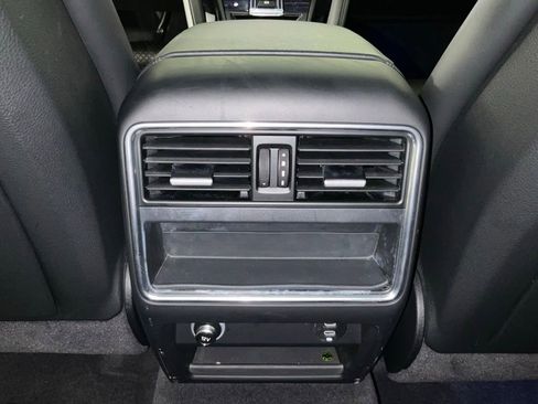 Used 2021 Porsche Cayenne AWD/4WD image 18