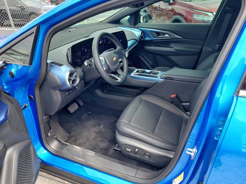 Used 2024 Chevrolet Equinox EV LT FWD image 12