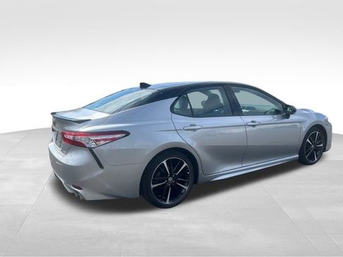 Used 2020 Toyota Camry XSE image 6