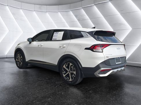 Used 2023 Kia Sportage EX image 3