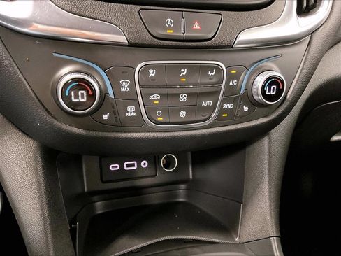 Used 2024 Chevrolet Equinox LT AWD/4WD image 24