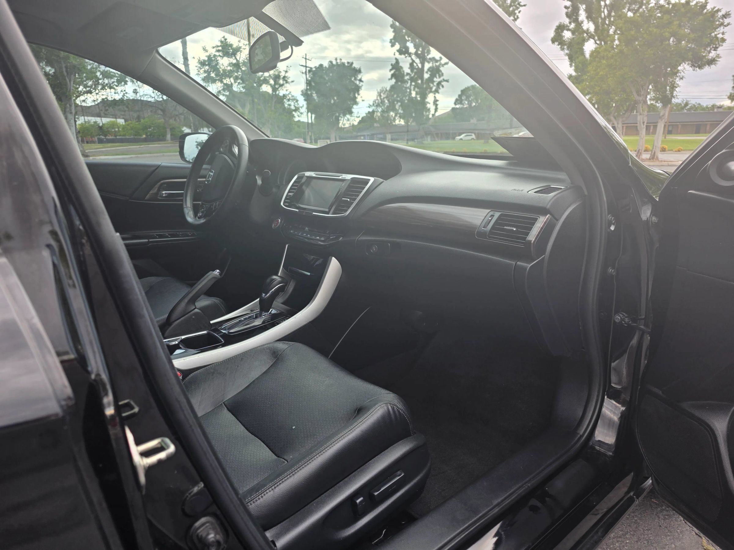 Used 2017 Honda Accord EX-L image 17
