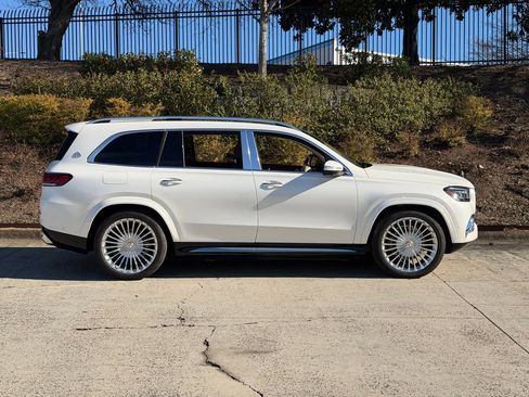Used 2023 Mercedes-Benz Maybach GLS 600 4MATIC image 2