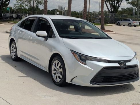 Certified 2023 Toyota Corolla LE FWD image 3