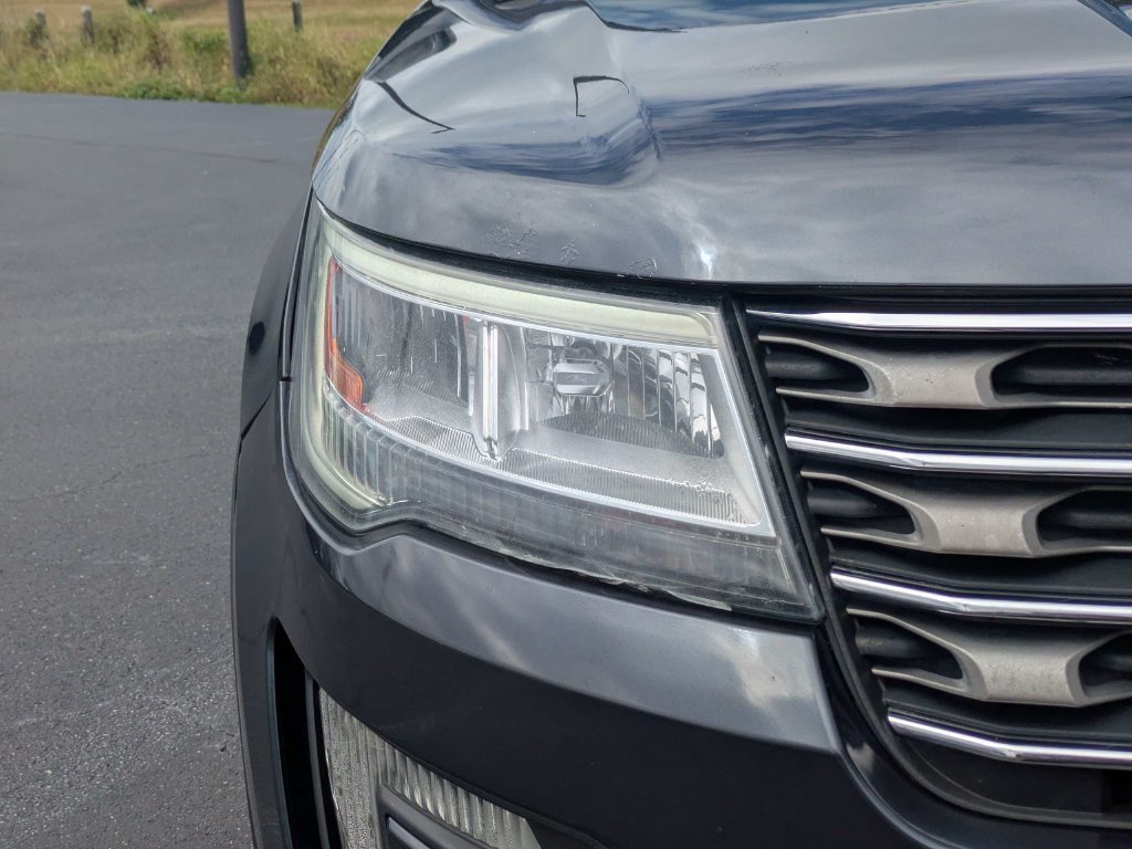 Used 2017 Ford Explorer XLT w/ Equipment Group 202A FWD image 10