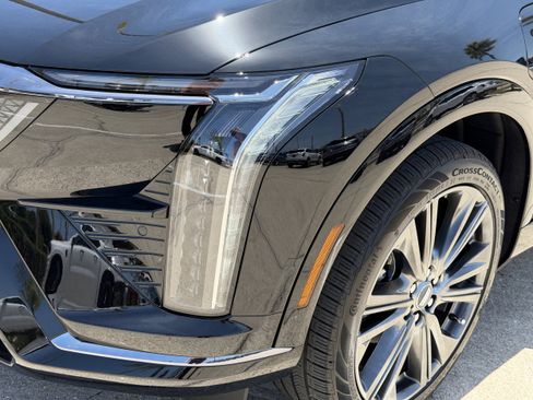 New 2026 Cadillac Optiq Sport 2 w/ LPO, Floor Liner Package AWD/4WD image 8