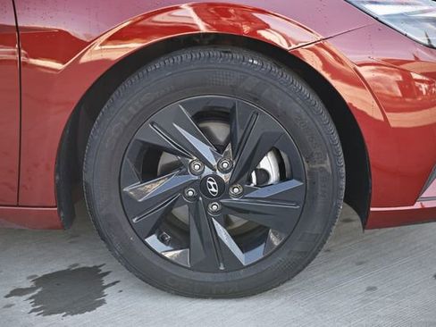 Used 2023 Hyundai Elantra SEL w/ Preferred Accessory Package image 4