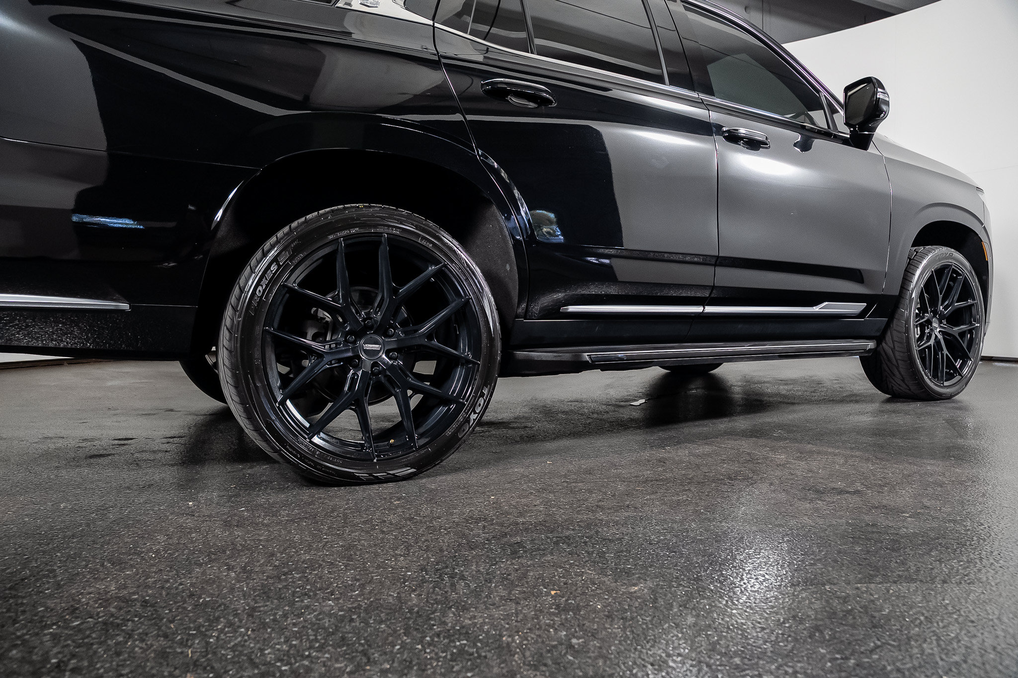 Used 2021 Cadillac Escalade Premium Luxury w/ LPO, Radiant Package AWD/4WD image 33