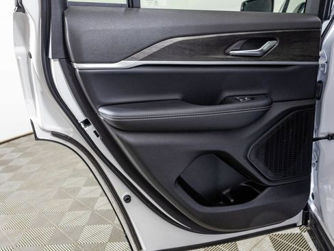 New 2026 Jeep Grand Cherokee Altitude image 37