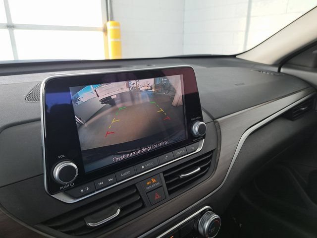 Used 2025 Nissan Altima 2.5 SV FWD image 12