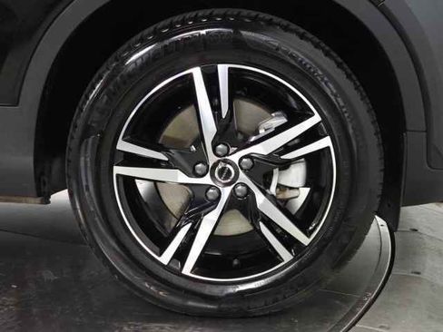 Certified 2025 Volvo XC40 B5 Core image 13