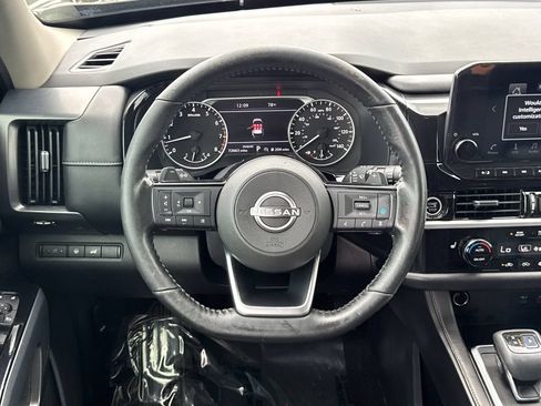Used 2022 Nissan Pathfinder SL w/ SL Black Package FWD image 25