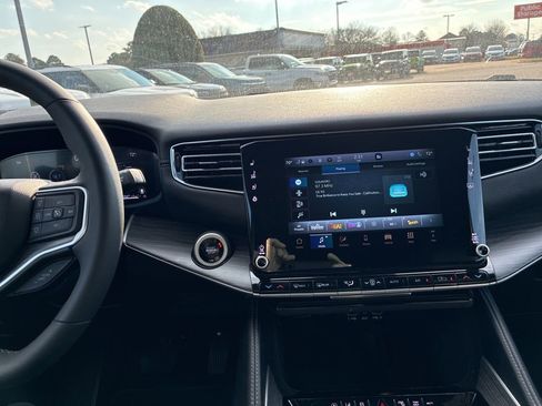 Used 2024 Jeep Wagoneer Series III image 16