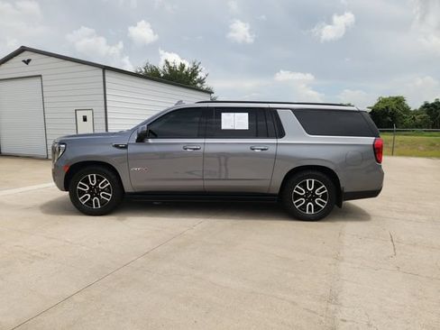 Used 2021 GMC Yukon XL AT4 w/ AT4 Premium Plus Package AWD/4WD image 4