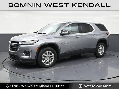 Used 2023 Chevrolet Traverse LS FWD image 1