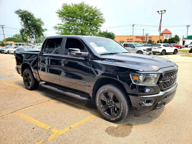 Used 2023 RAM 1500 4x4 Crew Cab image 3