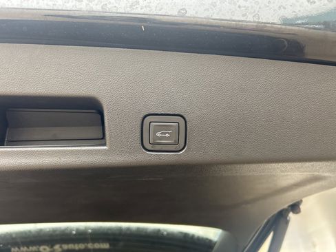 Used 2025 GMC Acadia Elevation image 8