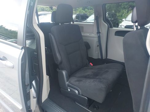 Used 2015 Dodge Grand Caravan SXT FWD image 31