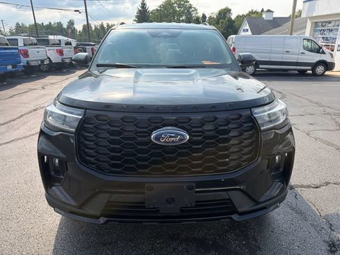 Used 2025 Ford Explorer ST-Line w/ ST-Line Street Pack AWD/4WD image 3