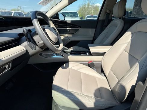 Used 2025 Lincoln Nautilus Premier AWD/4WD image 20