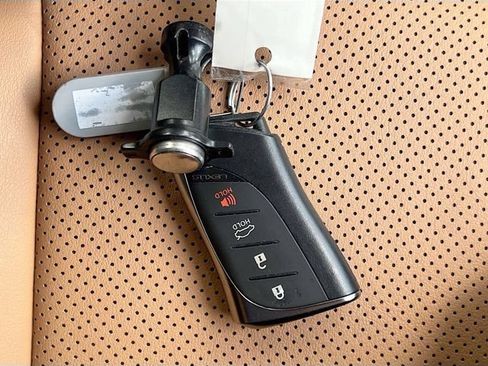 Used 2023 Lexus ES 350 w/ Accessory Package (Z1) FWD image 32