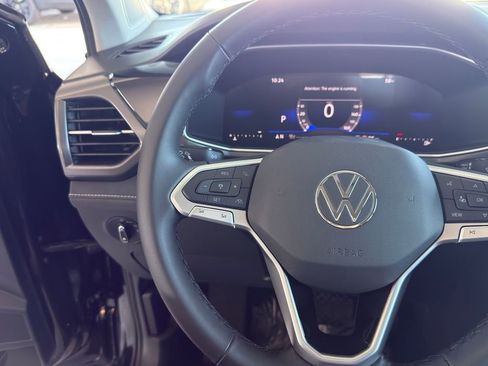 New 2026 Volkswagen Taos SE FWD image 17