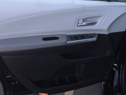 Certified 2026 Toyota Sienna XLE FWD image 9