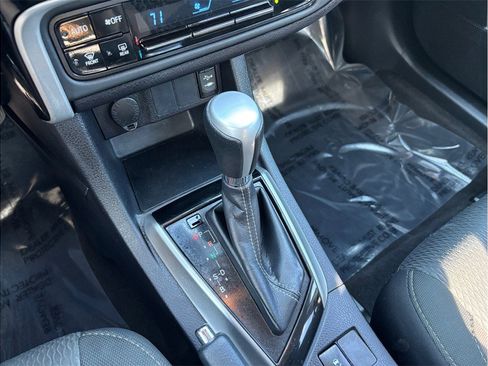 Used 2017 Toyota Corolla LE image 24