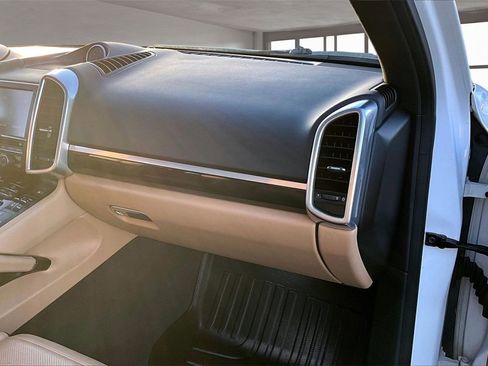 Used 2016 Porsche Cayenne image 17