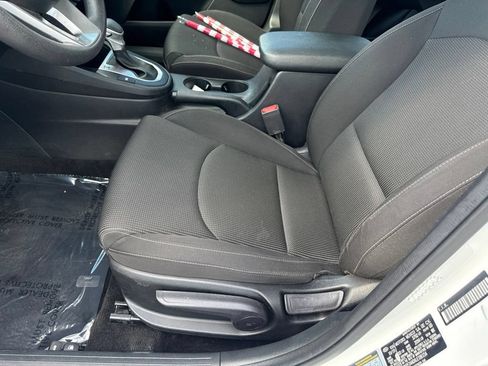 Used 2020 Kia Forte LXS FWD image 15