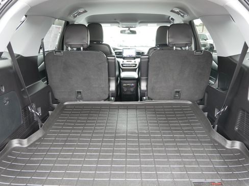 Used 2021 Ford Explorer XLT w/ Equipment Group 202A AWD/4WD image 18