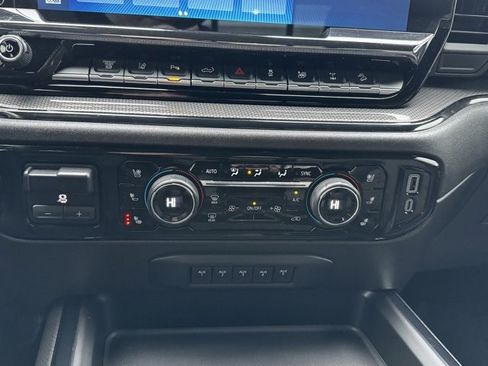 Used 2024 Chevrolet Silverado 2500 ZR2 w/ Technology Package image 13