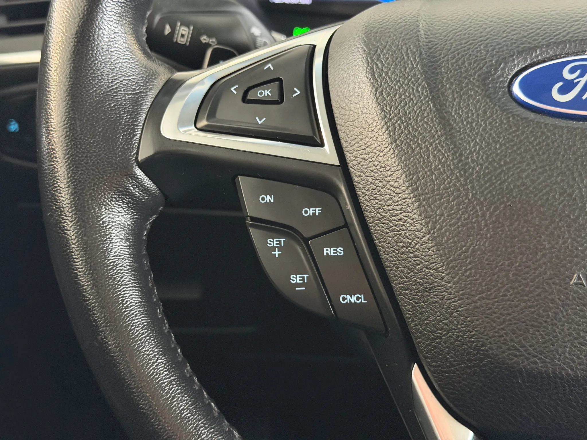 Used 2017 Ford Edge Titanium w/ Equipment Group 302A AWD/4WD image 37