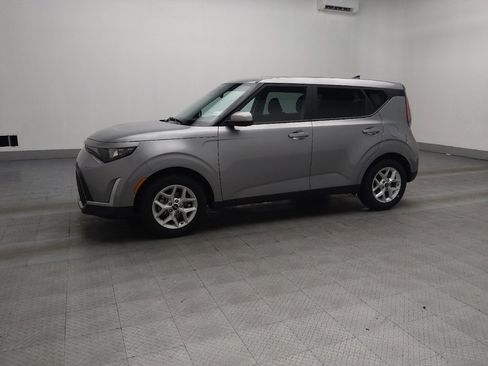 Used 2025 Kia Soul LX image 2