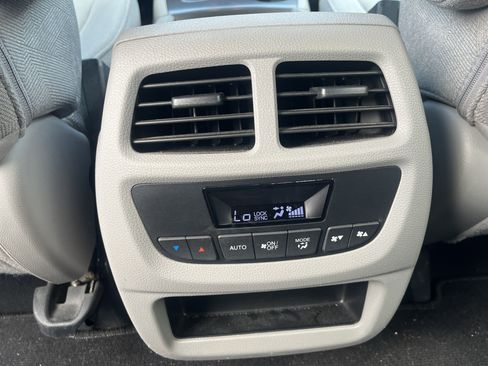 Used 2021 Honda Pilot EX image 17