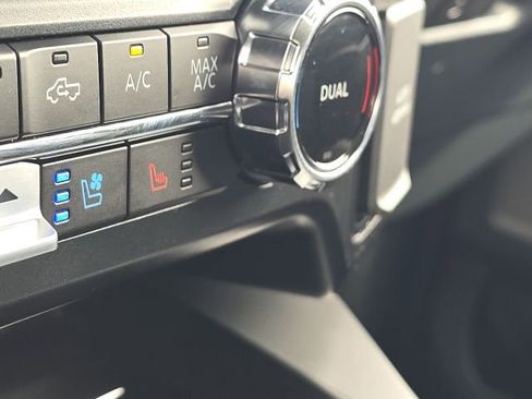 Used 2025 Ford F250 Lariat w/ Chrome Package image 37