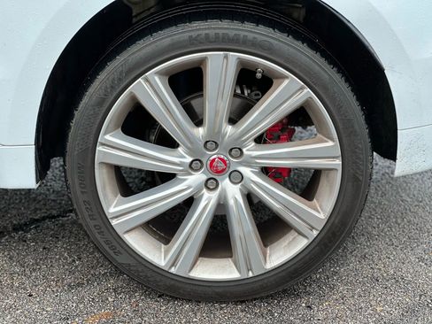 Used 2019 Jaguar F-PACE S image 25