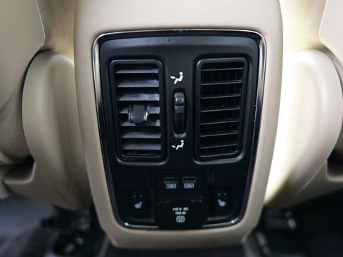 Used 2017 Jeep Grand Cherokee Limited w/ Luxury Group II image 26